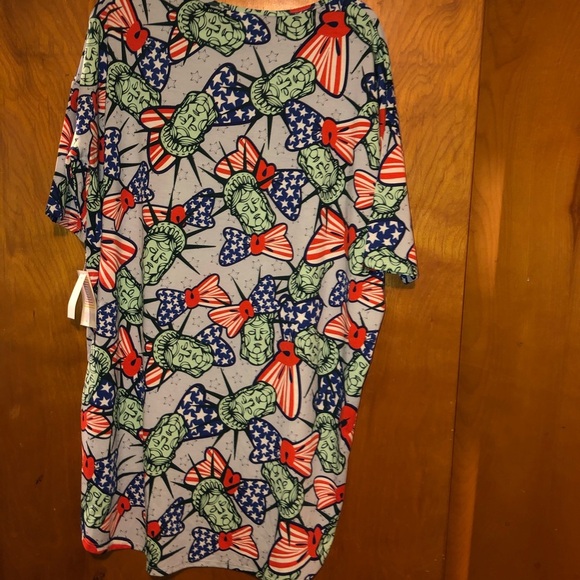 Lularoe Americana Statue of Liberty Irma top large - Picture 2 of 4